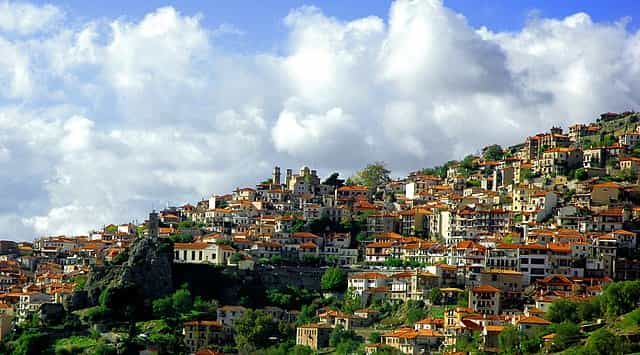 Arahova_village,_Greece.jpg